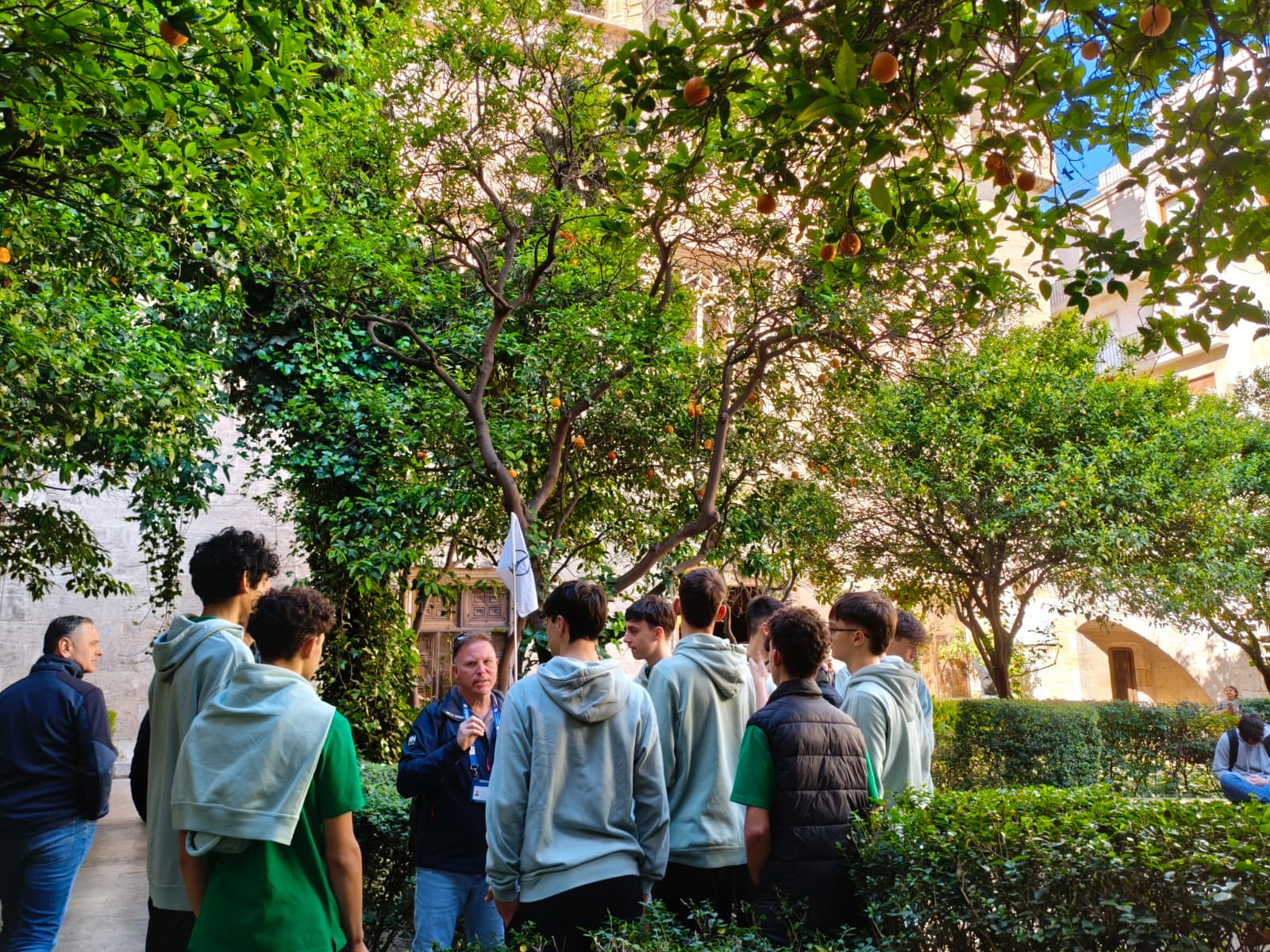 Visita cultural del grupo en el casco histórico de Valencia